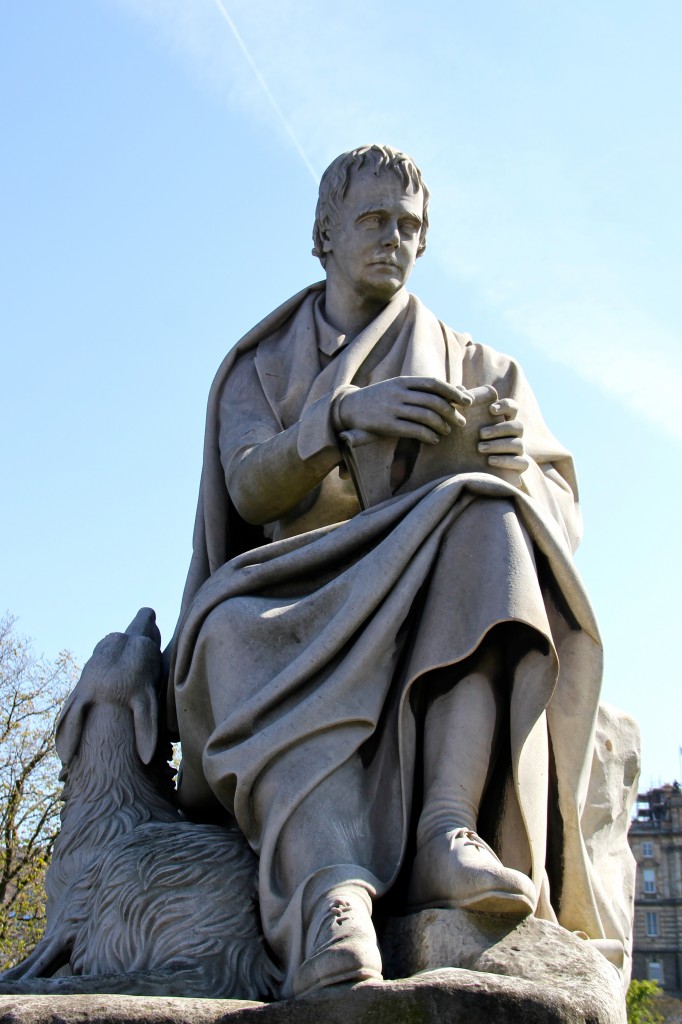 Sir_Walter_Scott_statue_at_Scott_Monument