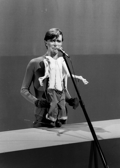 rock_music_sets-bowie-1979-snl-SpecProps_Puppet001