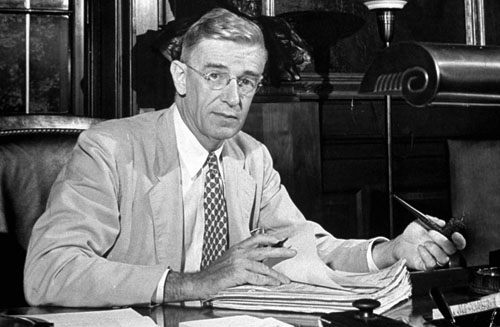 What invention did vannevar bush wrote about in 1945 essay