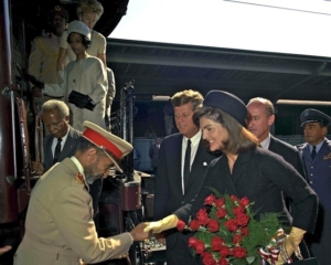 President-kennedy-and-Jackie-Kennedy-welcoming-the-Emperor3